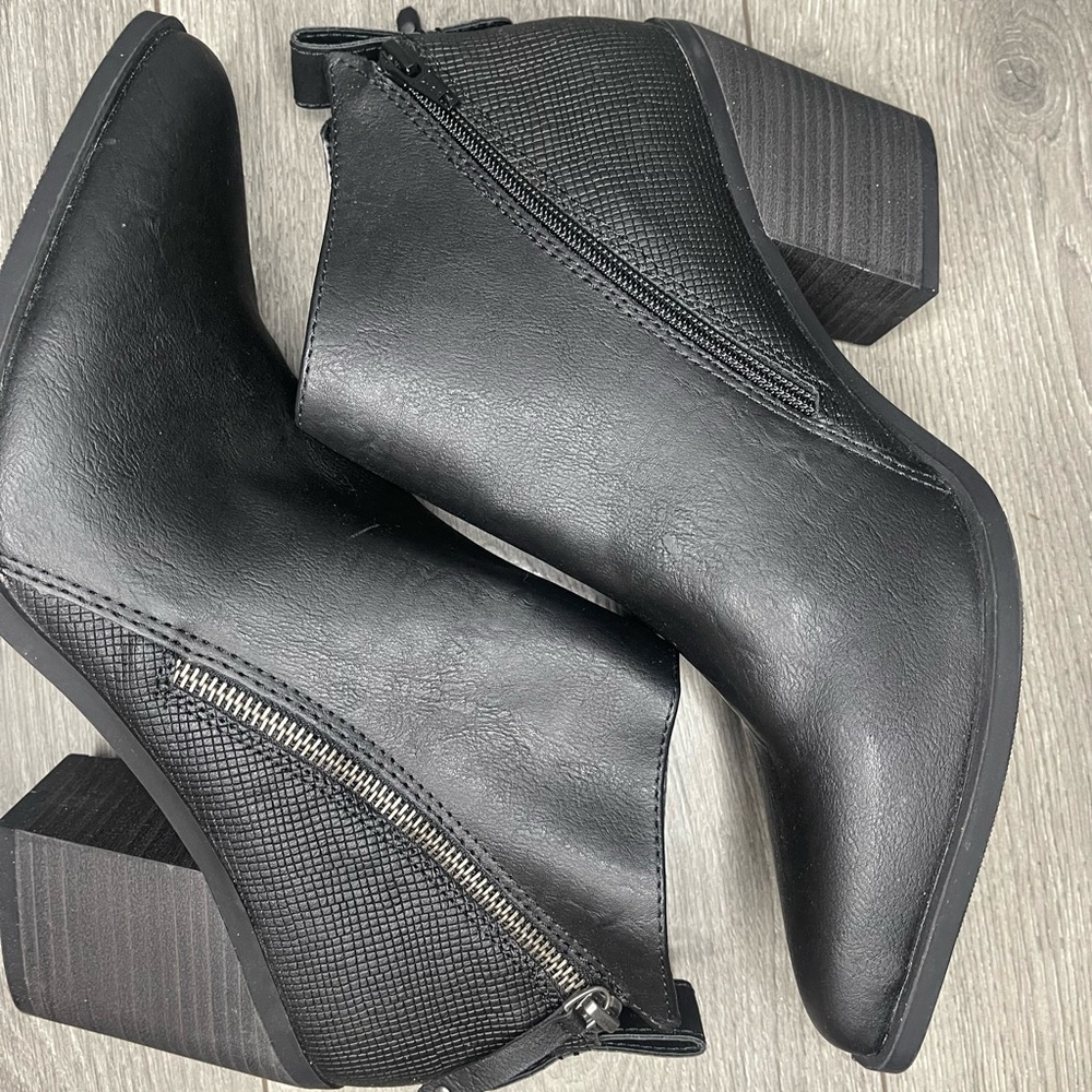 Universal Thread Dylan Boots size 11